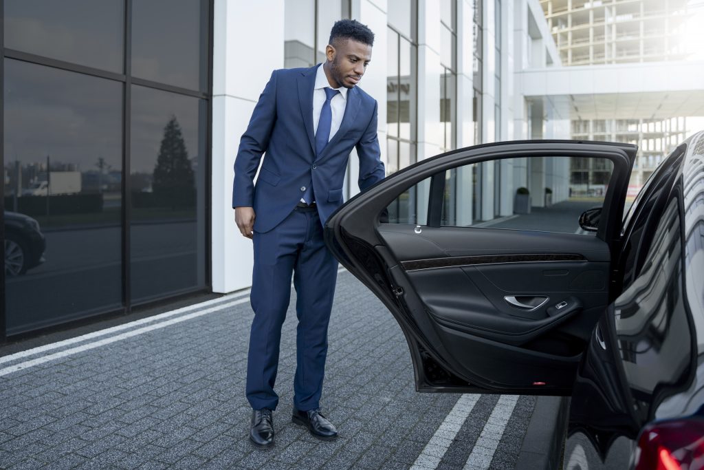 elegant-uber-driver-giving-taxi-ride